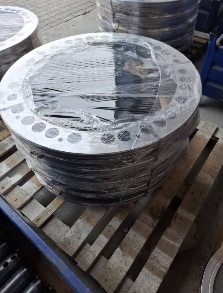 Bubble-wrapped machined discs on pallet